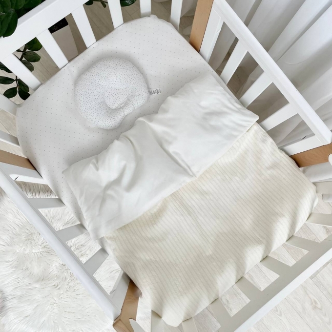 Paturica bebe din satin si material tricotat cu pilota si fundita, milky (4)